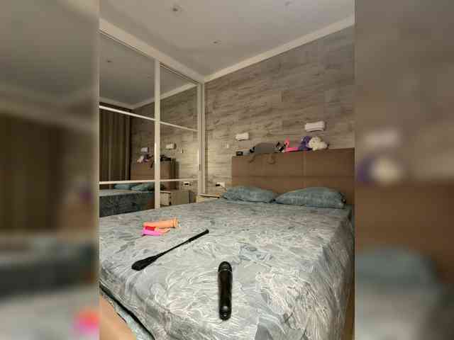 MolliKiana webcam
