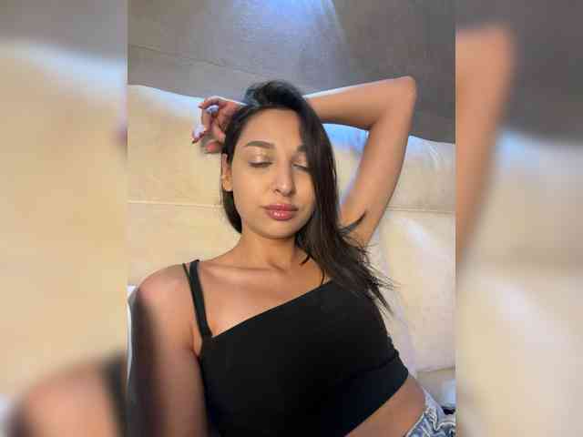 MolliKiana webcam