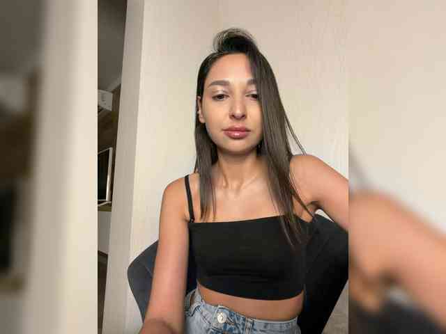 MolliKiana webcam