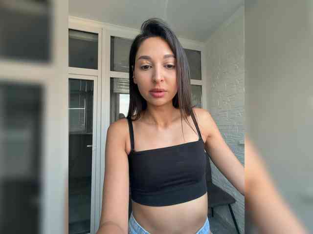 MolliKiana webcam