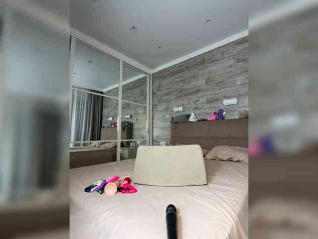 MolliKiana webcam