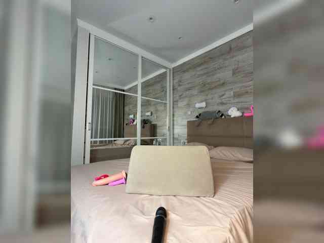 MolliKiana webcam
