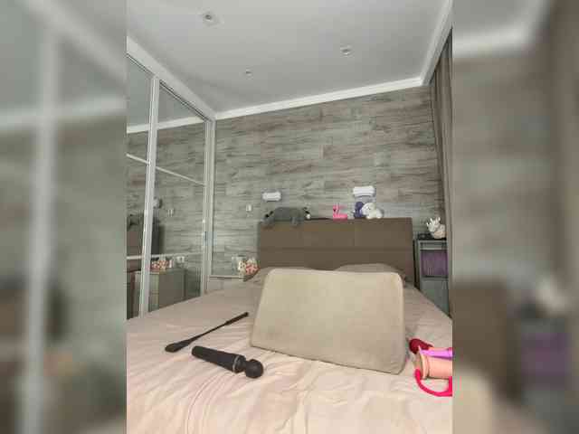 MolliKiana webcam