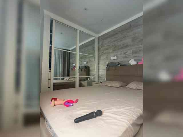 MolliKiana webcam