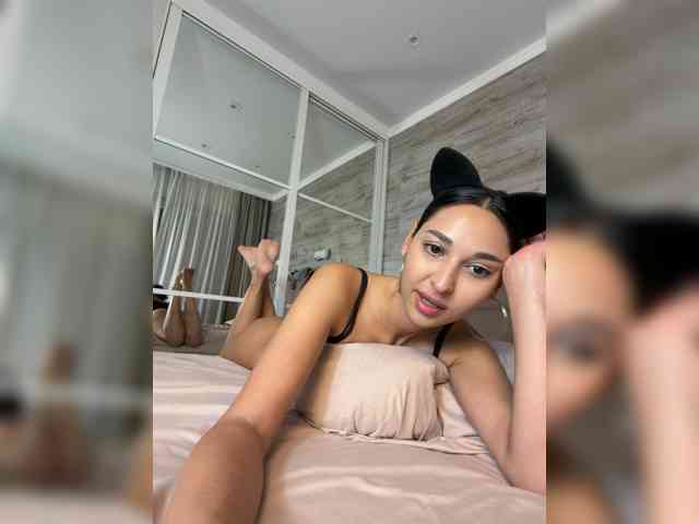 MolliKiana webcam