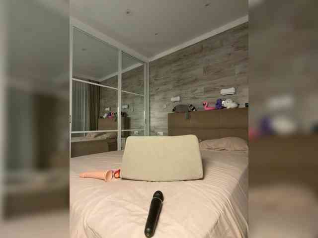 MolliKiana webcam