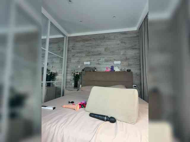 MolliKiana webcam