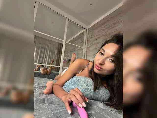 MolliKiana webcam