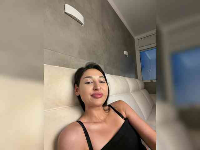 MolliKiana webcam