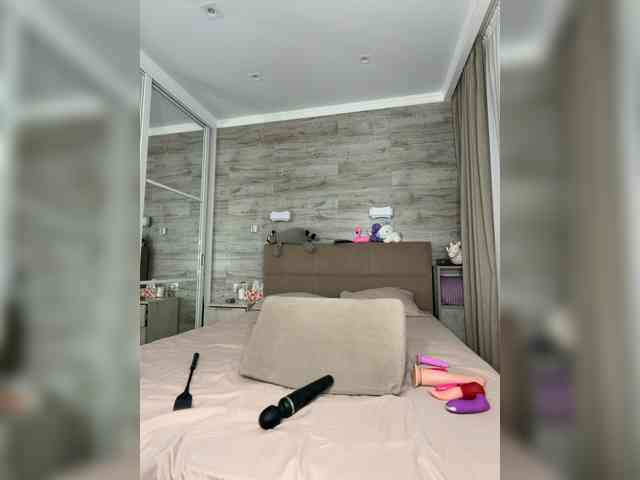 MolliKiana webcam