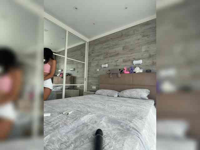 MolliKiana webcam