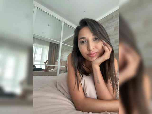 MolliKiana webcam