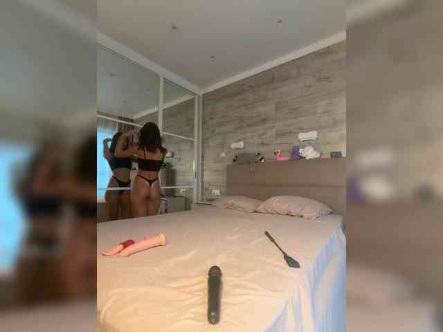 MolliKiana webcam