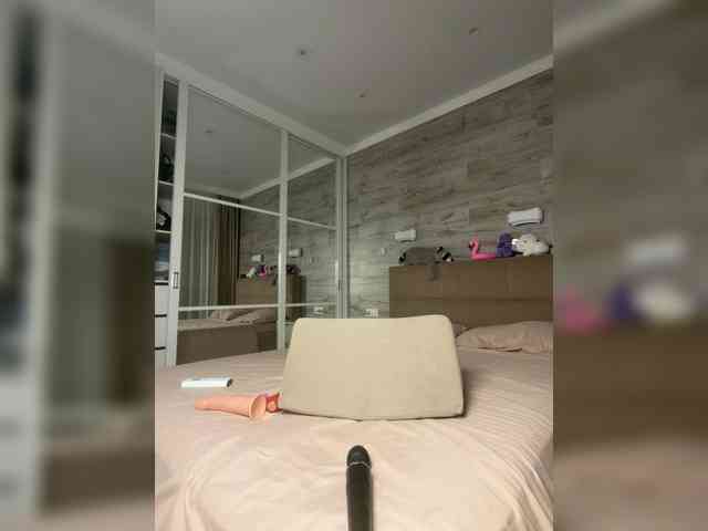 MolliKiana webcam