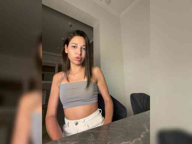 MolliKiana webcam