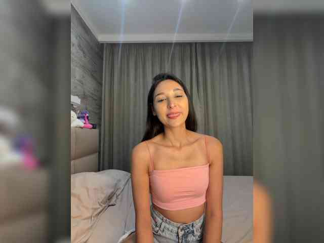 MolliKiana Live Webcam on BongaCams