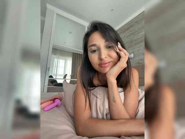MolliKiana webcam