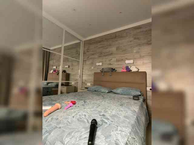 MolliKiana webcam