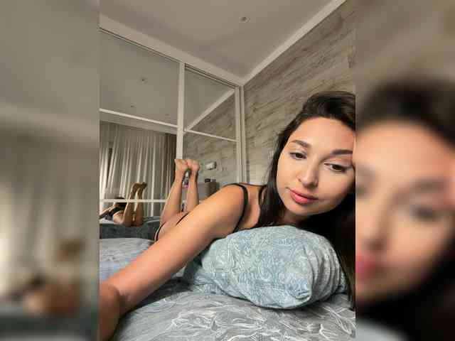 MolliKiana webcam