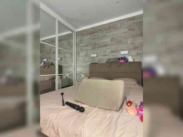 MolliKiana webcam