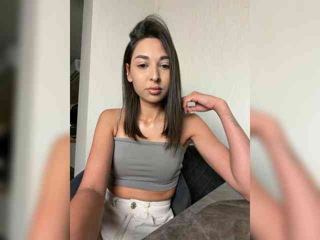 MolliKiana webcam