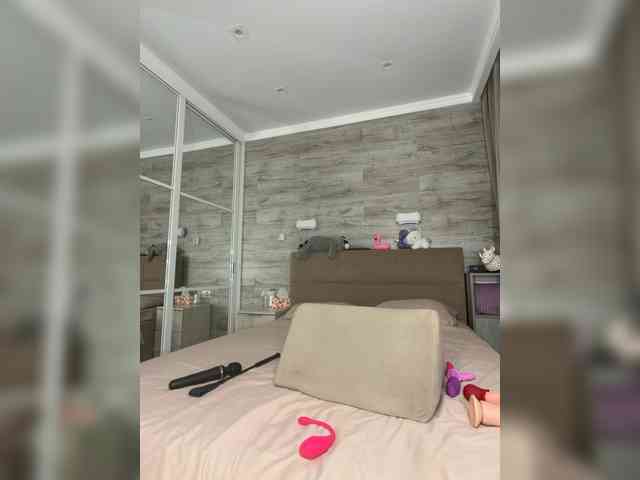 MolliKiana webcam