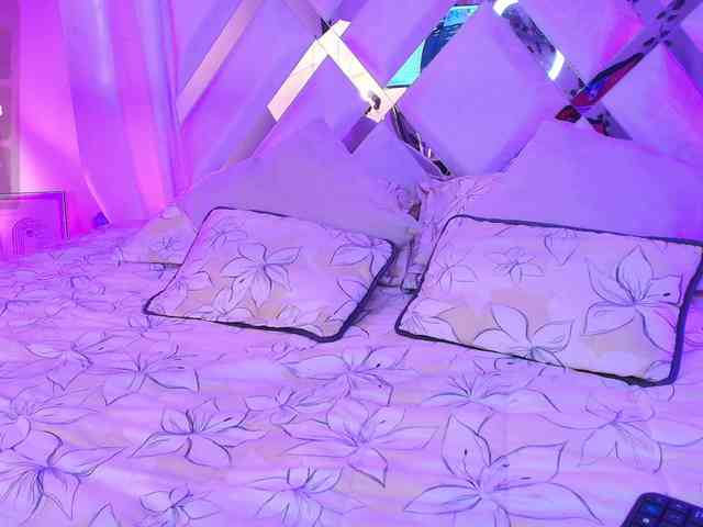 Ariana-Castillo webcam