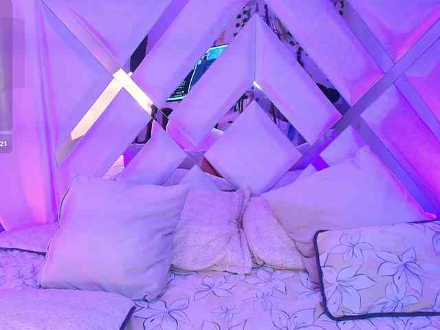 Ariana-Castillo webcam