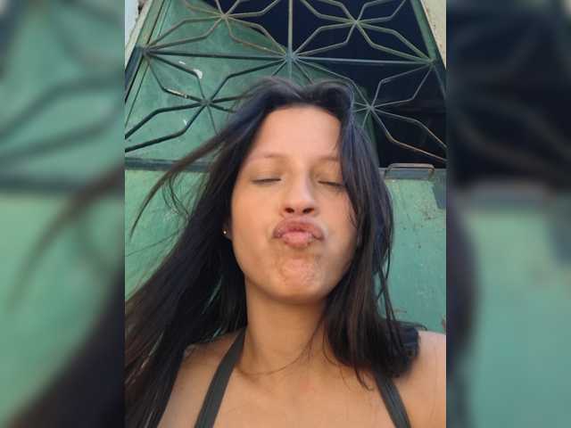 Esmeralda-2petit live cam on BongaCams