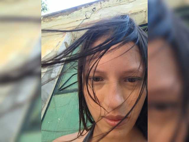 Esmeralda-2petit live cam on BongaCams