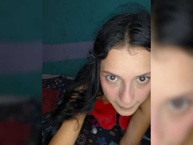 Esmeralda-2petit live cam on BongaCams