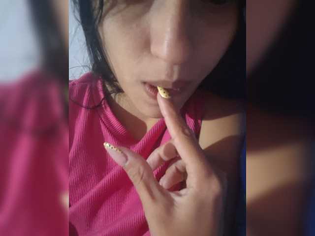Esmeralda-2petit live cam on BongaCams