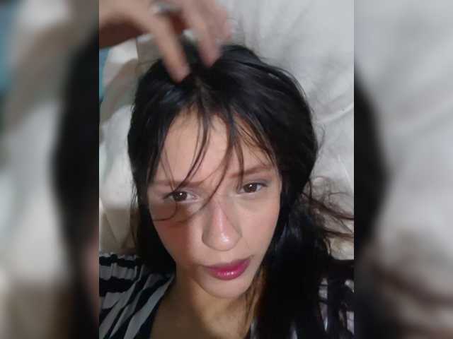 Esmeralda-2petit live cam on BongaCams