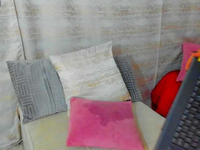 victoriaarousse25, live now on BongaCams
