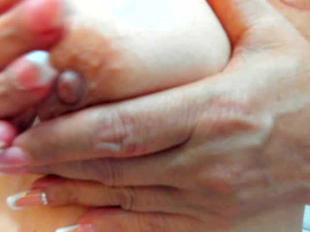 victoriaarousse25 live cam