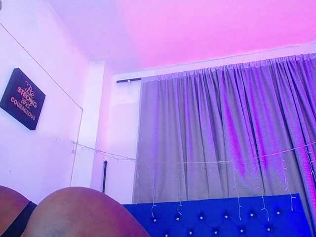 neighbor-ebony live cam on BongaCams