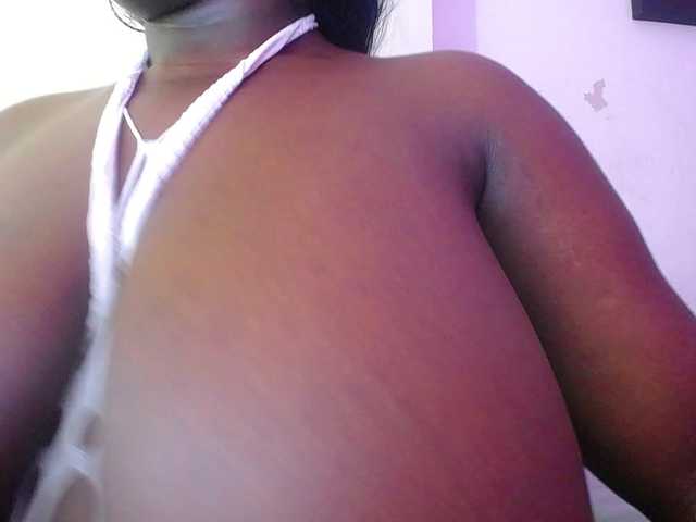 neighbor-ebony live cam on BongaCams
