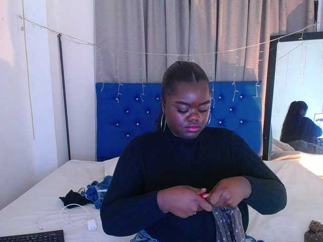 neighbor-ebony live cam on BongaCams