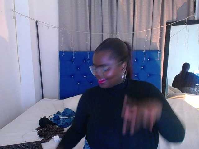 neighbor-ebony live cam on BongaCams