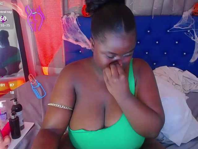 le modèle neighbor-ebony est en webcam porno dans un show sur le site bongacams, il possède les tags suivants: Ebony,Brunette,Trimmed