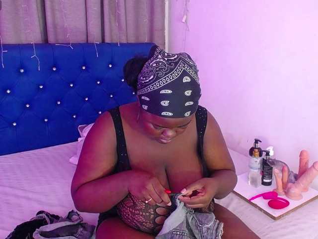 neighbor-ebony live cam on BongaCams