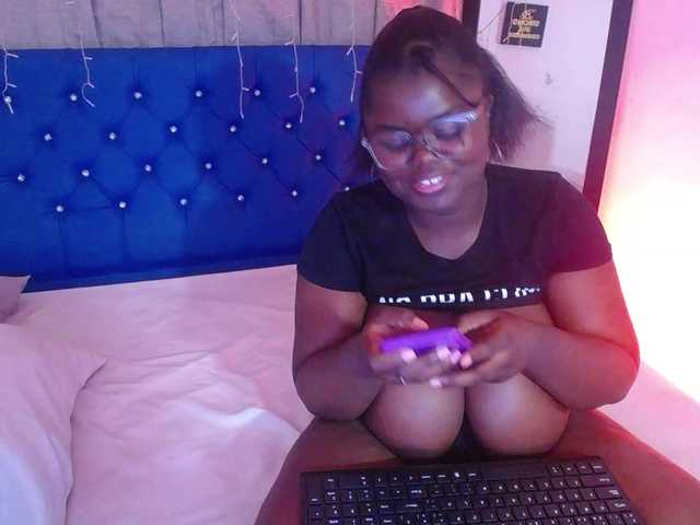 neighbor-ebony live cam on BongaCams