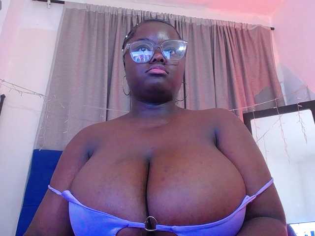 neighbor-ebony live cam on BongaCams