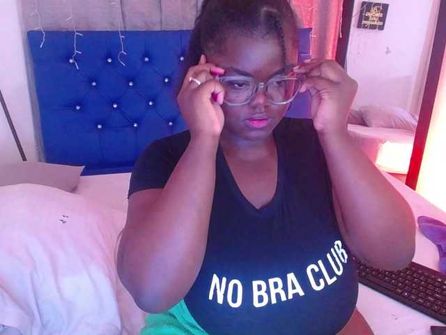 neighbor-ebony live cam on BongaCams
