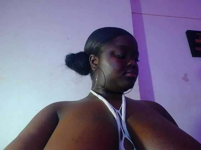 neighbor-ebony live cam on BongaCams