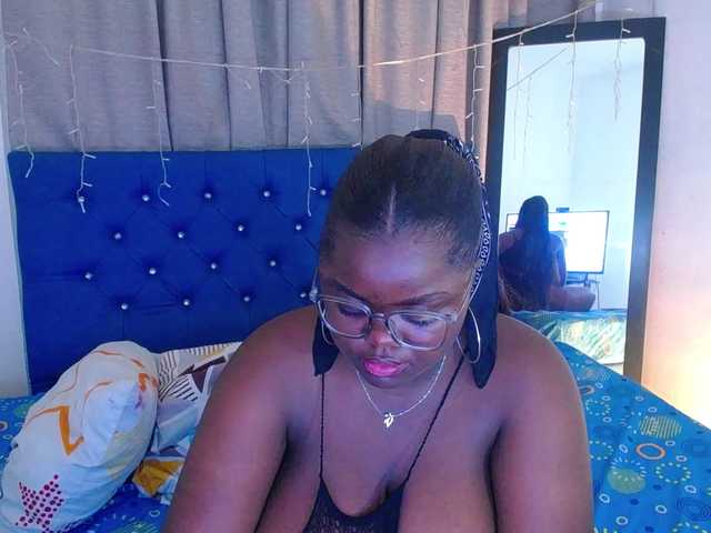 neighbor-ebony live cam on BongaCams
