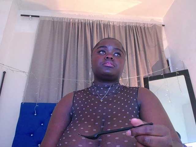 neighbor-ebony live cam on BongaCams