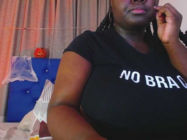 le modèle neighbor-ebony est en webcam porno dans un show sur le site bongacams, il possède les tags suivants: Ebony,Brunette,Trimmed