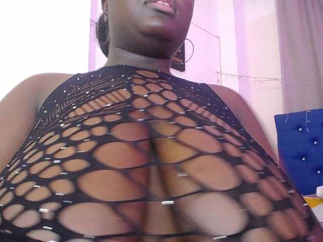 neighbor-ebony live cam on BongaCams