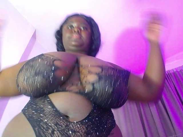 neighbor-ebony live cam on BongaCams